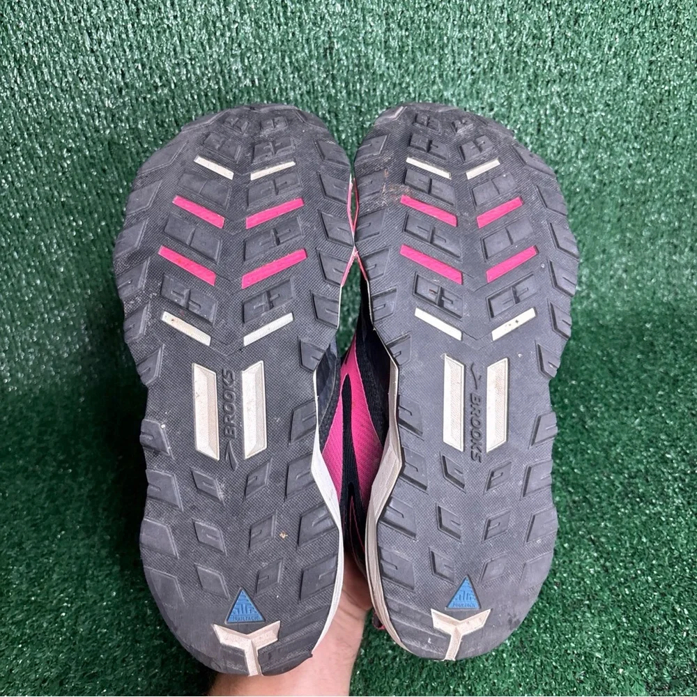 Brooks women divide